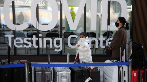 Colas en el aeropuerto de Incheon, Corea del Sur, donde también se está sometiendo a los viajeros procedentes de China a medidas del covid-19