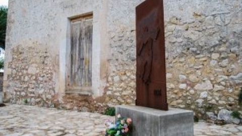 Cuando la pared de atrás de una iglesia del siglo XVIII se convirtió en un paredón franquista