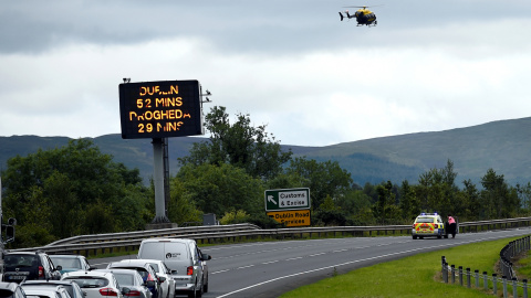 Una señal de aduana e impuestos especiales en una autopista cerca a la frontera entre Irlanda del Norte e Irlanda. REUTERS/ Clodagh Kilcoyne