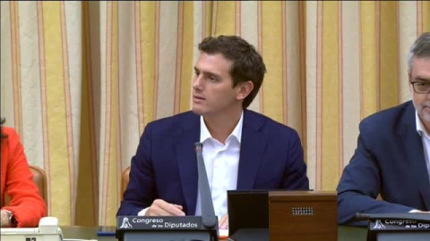 Rivera cree que "el sectarismo personalizado en el sanchismo" han "vaciado" de "sentido constitucionalista" al PSOE