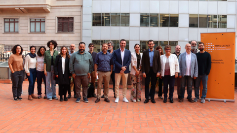 Membres del Fons Català de Cooperació al Desenvolupament amb representants d'entitats i municipis