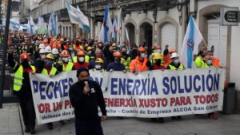 Multitudinaria protesta de trabajadores de la planta de Alcoa San Cibrao en Lugo