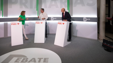 Susana Díaz, Juan Espadas, y Luis Ángel Hierro, antes del debate de las primarias de 2021.