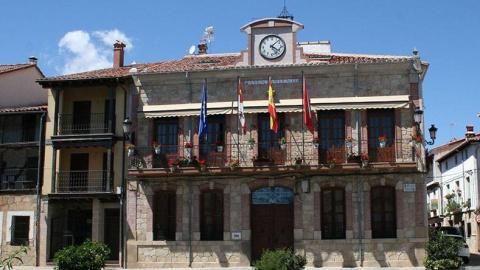 Plaza del Ayuntamiento de Candeleda, en Ávila.