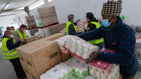 La Fundación "la Caixa", CaixaBank y la Federación Española de Bancos de Alimentos (FESBAL) han presentado este lunes la segunda edición de la campaña solidaria "Ningún Hogar Sin Alimentos".