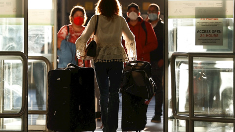 Francia obligará a los viajeros procedentes de Brasil, Argentina, Chile y Sudáfrica a permanecer aislados durante diez días.