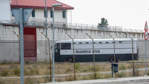 Llegada del furgón de la Guardia Civil a la cárcel de Valdemoro de Madrid.