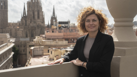 Elisenda Alamany durant la sessió fotogràfica per l'entrevista realitzada al centre de Barcelona.