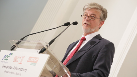 El alcalde de Zaragoza, Pedro Santisteve, durante el encuentro de Executive Forum, un foo de encuentro con empresas, sociedad civil y cargos políticos - Executive Forum