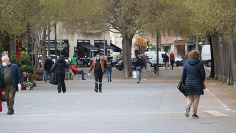 Vianants al centre de Sant Cugat del Vallès.