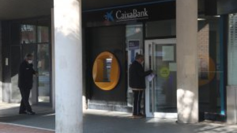 L'aposta de la banca per la digitalització exclou la gent gran