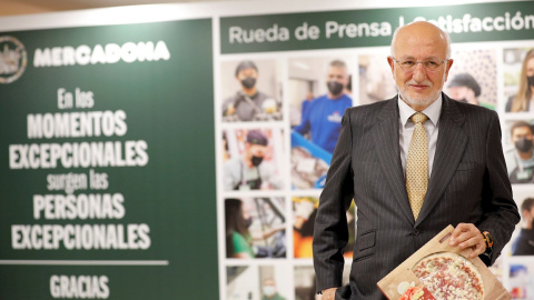 El presidente de Mercadona, Juan Roig,  posa en la presentación de los resultados de la cadena de supermercado en 2020. EFE/Ana Escobar