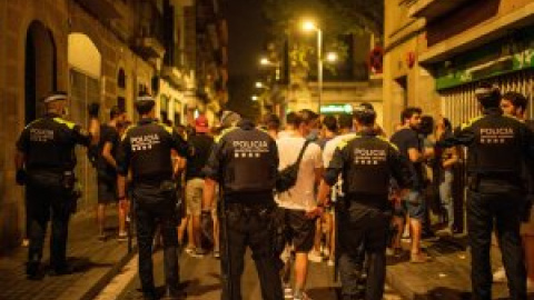 Segunda noche de aglomeraciones y algún altercado en las fiestas de Sants