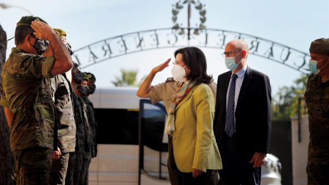 La ministra de Defensa, Margarita Robles, visita la sede del Mando de Operaciones Especiales (MOE) en Alicante para conocer de primera mano la labor realizada por el personal de la unidad durante la operación de evacuación de personal en Afganistán.