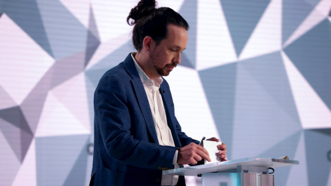 El candidato a la presidencia de la Comunidad de Madrid por Unidad Podemos, Pablo Iglesias, durante el debate de los aspirantes a presidir el gobierno madrileño en los estudios de Telemadrid. EFE/Juanjo Martín