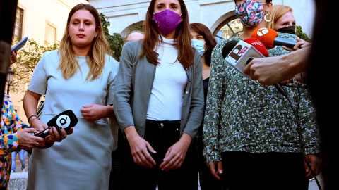 La ministra de Igualdad, Irene Montero, junto a la directora del Instituto de las Mujeres, Antonia Morillas, y la diputada de Unidas Podemos en la Asamblea de Madrid Alejandra Jacinto.