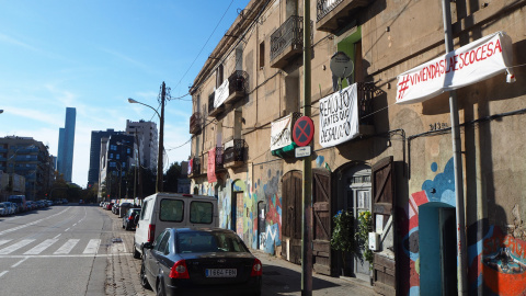 La Escocesa. Otra antigua fábrica del barrio cuyo interior se ha reconvertido en residencia de artistas.