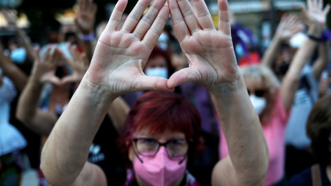 Participantes en la concentración convocada por la Comisión 8M de Madrid, en la que se pide un acceso al aborto “libre, gratuito y para todas”. REUTERS/Susana Vera