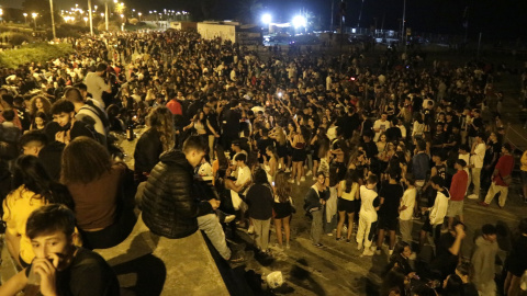 El botellot a la platja del Bogatell de Barcelona, la matinada del 26 de setembre de 2021.