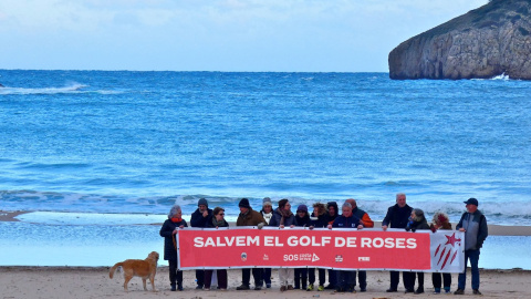 Diverses entitats ecologistes es manifesten en defensa del golf de Roses per evitar la construcció de parcs eòlics marins