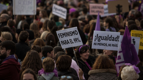 Pancartas con lemas feministas durante la manifestación del 8M en Madrid.-JAIRO VARGAS