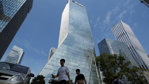 Vista del edificio donde tiene su sede central China Evergrande Group, en la ciudad de Shenzhen (en la provincia de Guangdong). REUTERS/Aly Song