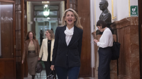 La vicepresidenta y ministra de Trabajo y economía Social, Yolanda Díaz, a su salida de una sesión plenaria, en el Congreso de los Diputados, este martes.