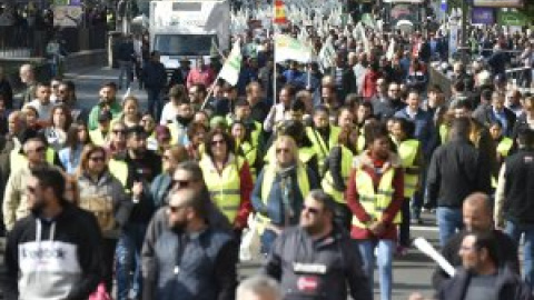 Un grupo de ultras asalta el pleno del Ayuntamiento de Lorca y obliga a suspenderlo durante una concentración de ganaderos