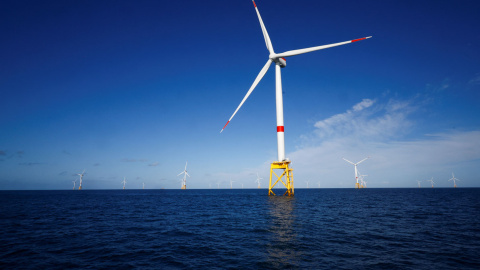 Vista de los aerogeneradores del parque eólico marino de Saint-Brieuc operado por Iberdrola cerca de Saint-Quay-Portrieux, en la Bretaña francesa. REUTERS/Stephane Mahe