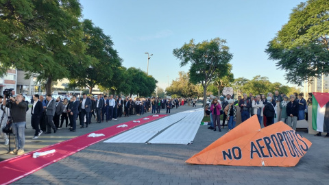 La protesta a les portes de l'Aviation Week