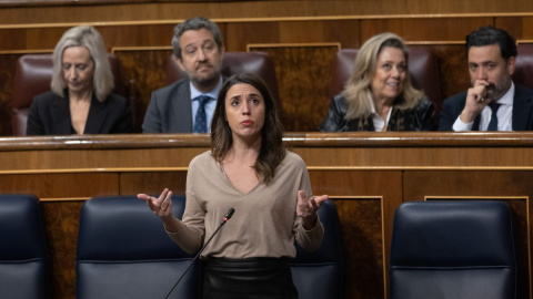 La ministra de Igualdad, Irene Montero, interviene durante una sesión plenaria, en el Congreso de los Diputados, a 21 de diciembre de 2022, en Madrid.