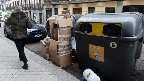 Imagen de unos contenedores de basura.