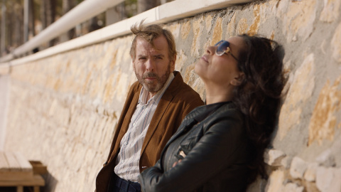 Timothy Spall y Sarita Choudhury