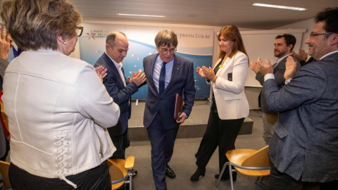 Jordi Turull, Carles Puigdemont i Laura Borràs després d'una roda de premsa per explicar els detalls de l'acord d'investidura amb el PSOE, el 9/11/2023.- Europa Press.