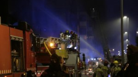 Confirmada una tercera víctima mortal a l'incendi de la nau de Badalona