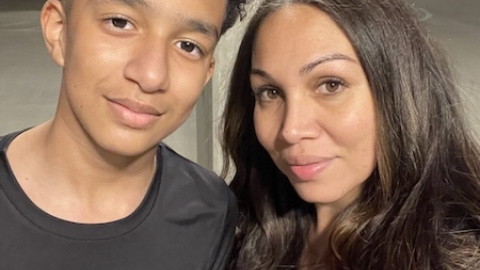 Imagen de Sewell Setzer III con su madre, Megan Garcia.