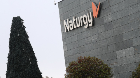 El logo de Naturgy en su sede en Madrid. E.P./Eduardo Parra