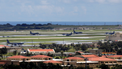 Aviones caza estadounidenses en la base militar aérea de Andersen, en la isla de Guam. REUTERS/Erik De Castro