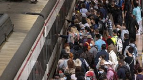 La huelga de maquinistas interrumpe la circulación de trenes en la estación de Sants en Barcelona durante casi una hora