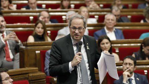 10/07/2019.- El presidente de la Generalitat, Quim Torra contesta a una pregunta de la oposición durante la sesión de control celebrada hoy en el Parlament después de conocer que la Fiscalía pide su inhabilitación, mientras sigue la disputa entre JxC