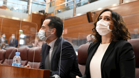 10/12/2020.- La presidenta de la Comunidad de Madrid, Isabel Díaz Ayuso, y el vicepresidente regional, Ignacio Aguado, durante el pleno celebrado este jueves en la Asamblea de Madrid.