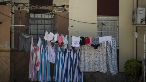 Ropa tendida en el Polígono Sur.