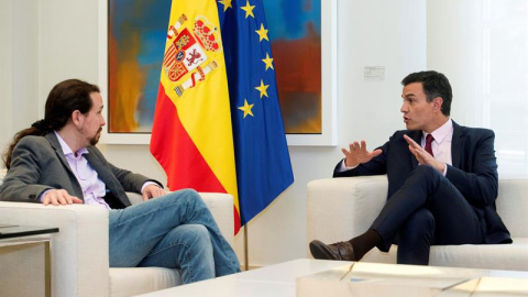 GRAF5478. MADRID, 07/05/2019.- El presidente del Gobierno en funciones, Pedro Sánchez (d), se reúne con el líder de Podemos Pablo Iglesias, esta tarde en el Palacio de la Moncloa, dentro de su ronda de contactos con los principales líderes políticos 