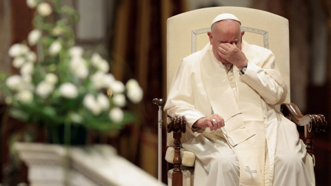 El Papa Francisco en la basílica de San Juan de Letrán, durante una una asamblea con la diócesis de Roma, de que él es obispo. REUTERS/Remo Casilli