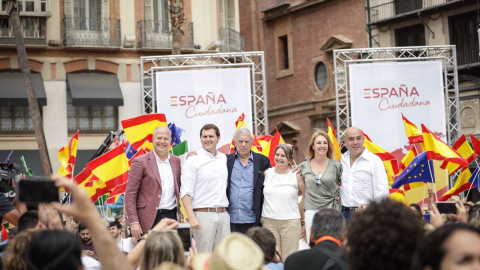 Albert Rivera, Mario Vargas Llosa y Javier Imbroda, entre otros participantes en el segundo acto de España Ciudadana en Málaga / EFE