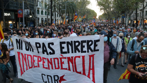 Centenars de persones es manifesten a Barcelona per commemorar el quart aniversari del referèndum de l'1-O.