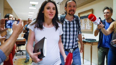 La portavoz de Podemos en el Congreso, Irene Montero, y el secretario general, Pablo Iglesias, en el Congreso / EFE.