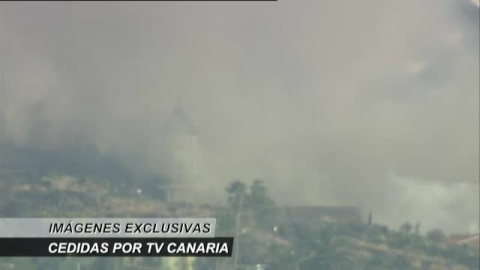 La iglesia de Todoque termina engullida por el avance de la lava en La Palma