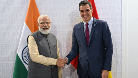 El presidente del Gobierno, Pedro Sánchez, junto al primer ministro de India, Narendra Modi, en un encuentro durante la cumbre del G20 en Roma en 2021.