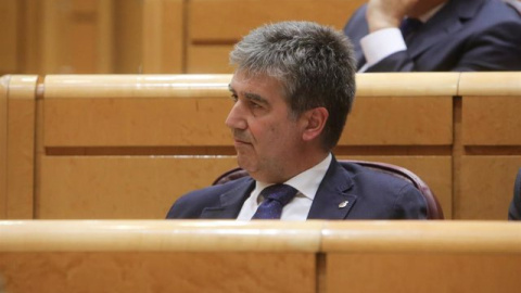 El portavoz del Grupo Popular en el Senado, Ignacio Cosidó, sentado en su escaño durante el último pleno de control al Gobierno en el Senado de la primera legislatura de Pedro Sánchez.